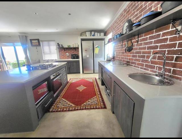 6 BEDROOM HOUSE FOR SALE IN SUNSET ESTATE